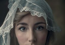 Ewa Cwikla, Toveren met licht