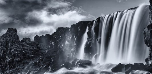 De Öxarárfoss waterval op IJsland, gefotografeerd met een ND-filter.