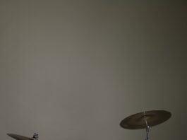 women & drumkits