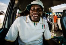 Bericht uit Zuid-Afrika #12 Bericht uit Zuid-Afrika #12-lachende taxi chauffeur in Johannesburg