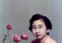 Foto Americain vrouw met vaas