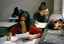 Laatste kans: School – Verliefd, verveeld, verslapen School