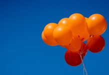 Michiel Heijmans: Plakband op een ballon