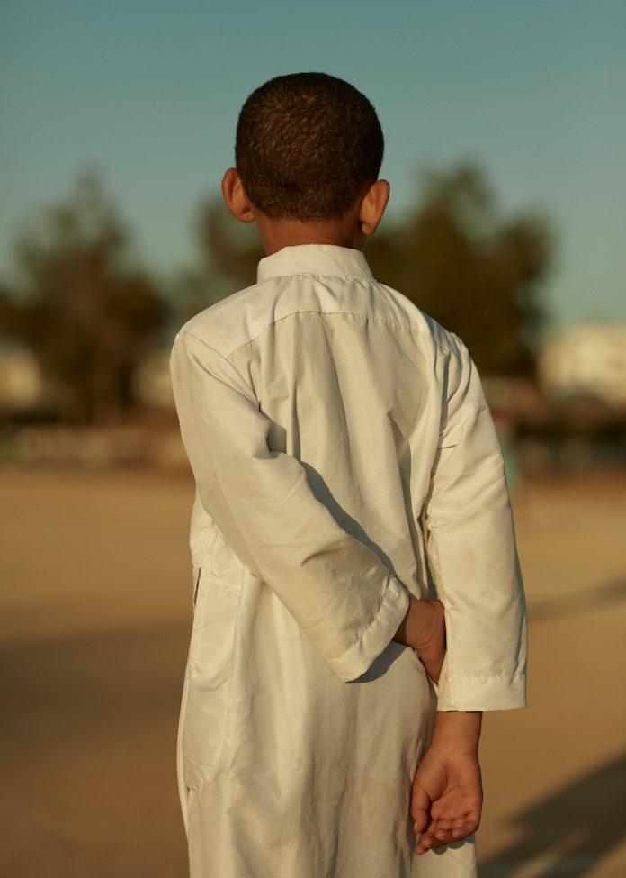 Vanaf 18 april presenteert Museum Hilversum Dreamland – Yallah – Bladi, de eerste museale solotentoonstelling van fotograaf Mounir Raji.