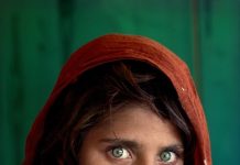 Fotograaf Steve McCurry opent met grote tentoonstelling in Brussel Fotograaf Steve McCurry opent