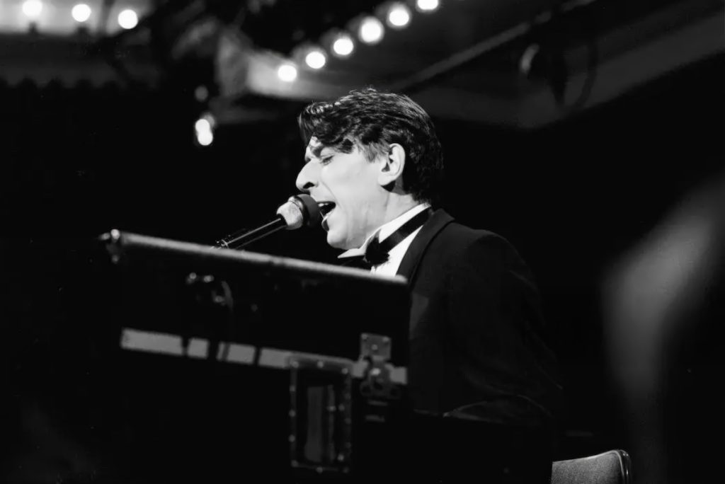 John Cale in Paradiso (1987). Foto: Frans Schellekens.
