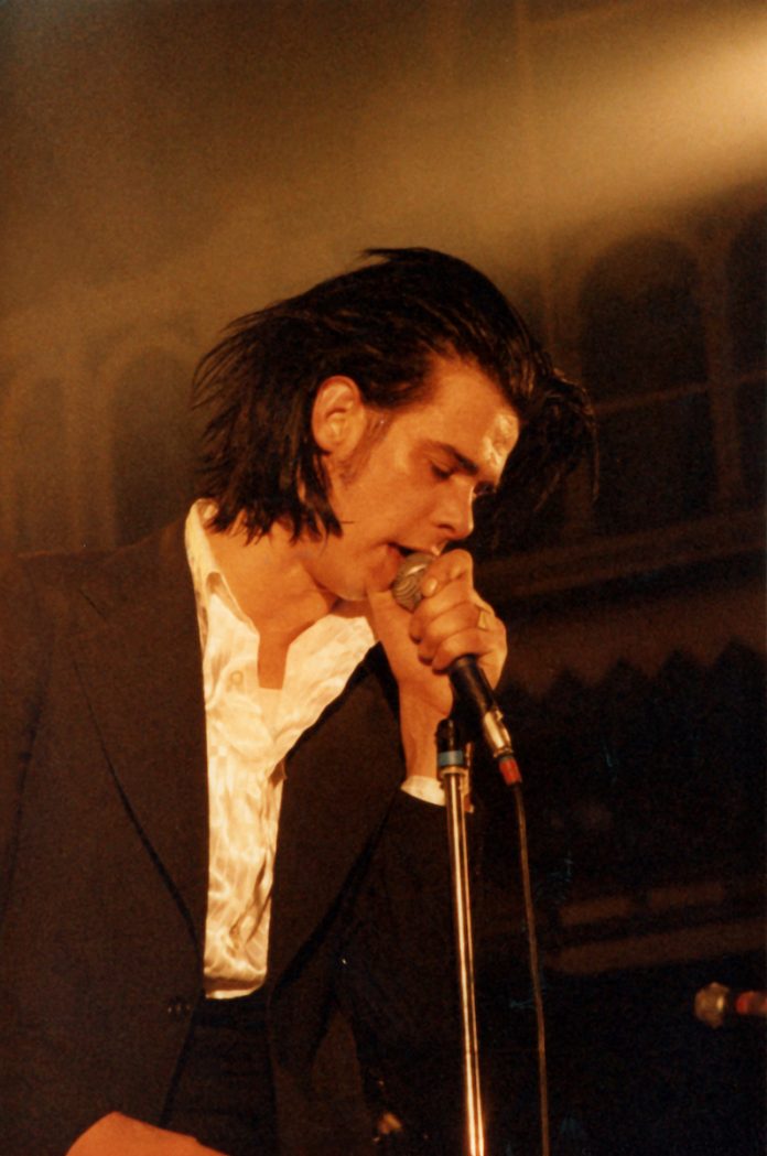 Nick Cave in Paradiso (1985). Foto: George C. Bekker.